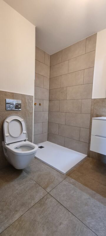 Modern und strategisch gelegene 4.5-Zimmer-Wohnung in Sant'Antonino - Perfekt für alle, die Komfort und Lebensqualität suchen - Bild 8