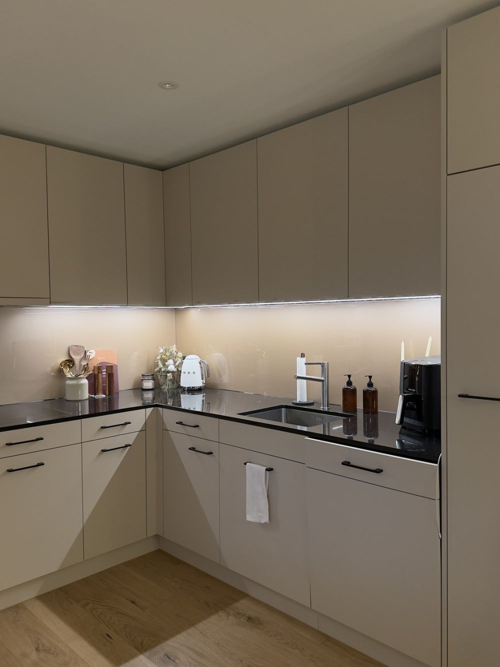 Neue und moderne, möblierte 3.5 Zi Wohnung -  Bild 4