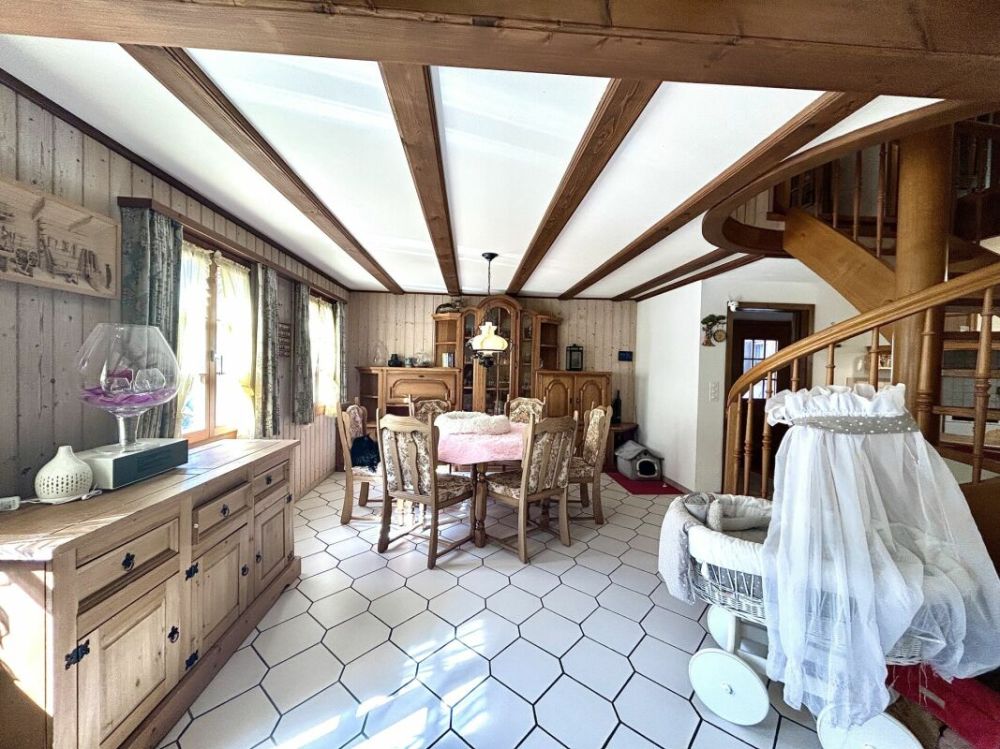 Modernisiertes Einfamilienhaus mit hochwertigem Neubau-Anbau und 3 Einstellplätzen! -  Bild 4