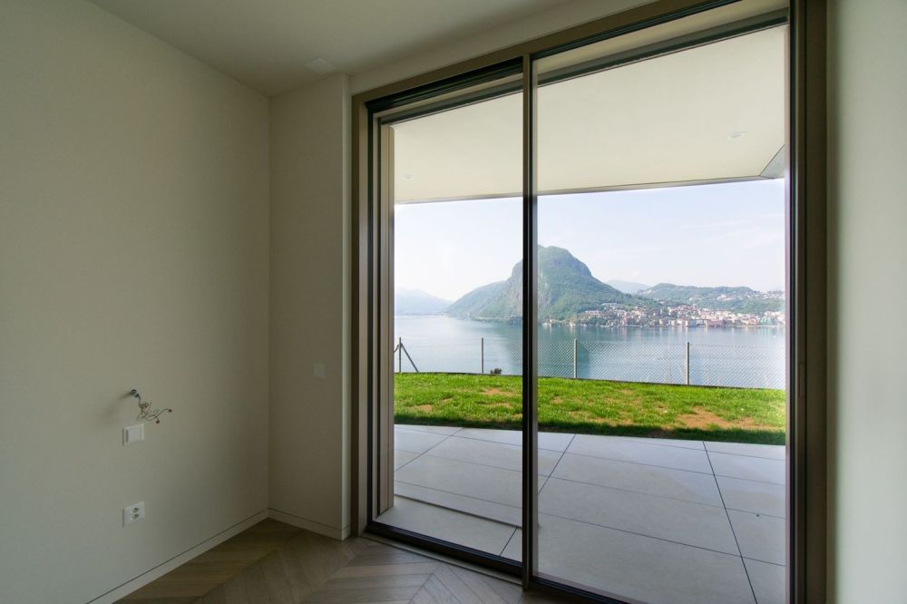 LUSSUOSO APPARTAMENTO CON GIARDINO PANORAMICO E VISTA LAGO -  Bild 10