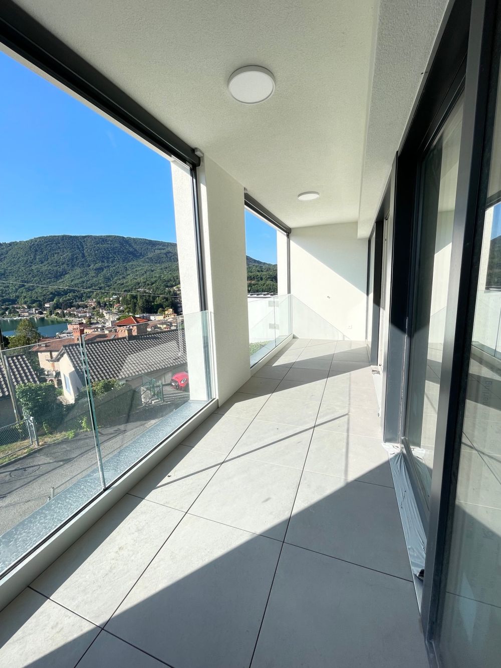 2,5 Zimmer neu mit Seeterrasse -  Bild 7