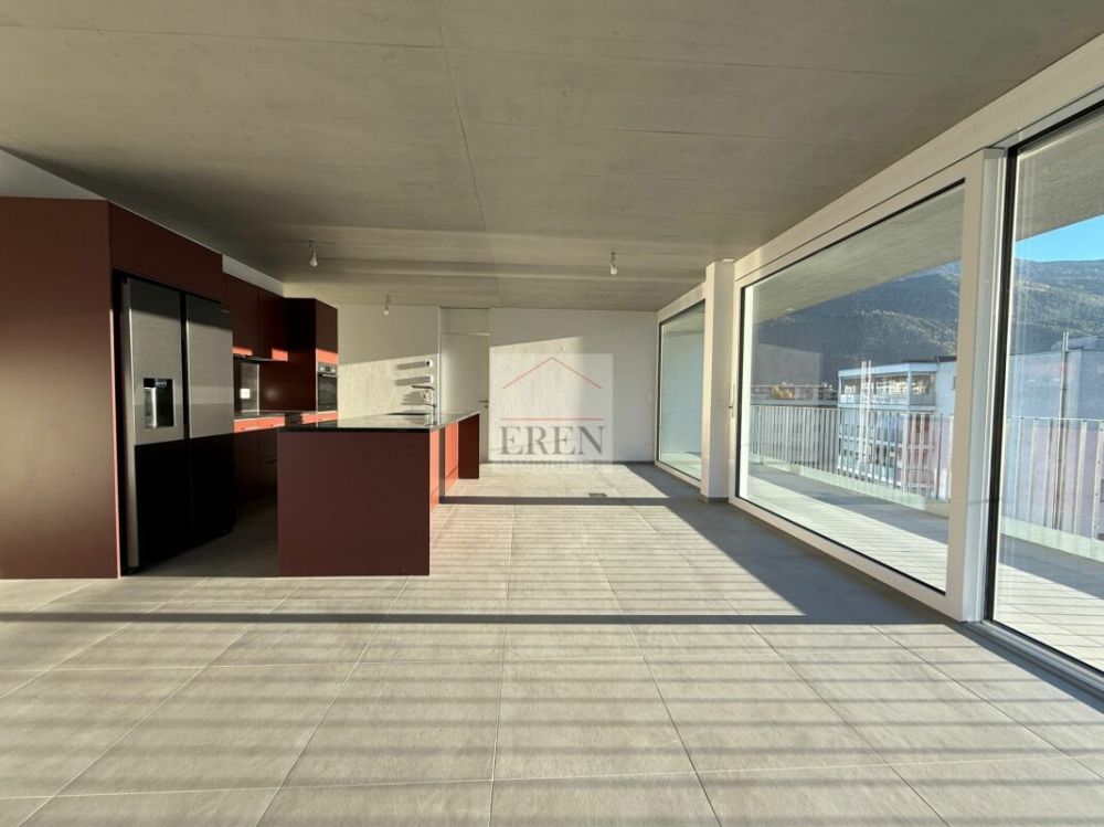 Superbe attique 4 pièces avec façades vitrées et grand balcon-terrasse panoramique de 45 m2 - Attique neuf à vendre à Conthey