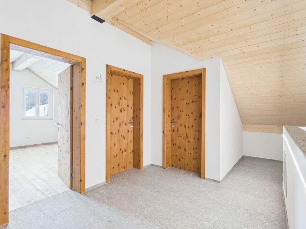 Exklusives Zweihaus-Anwesen mit vier Garagenplätzen und historischem Gewölbekeller -  Bild 12