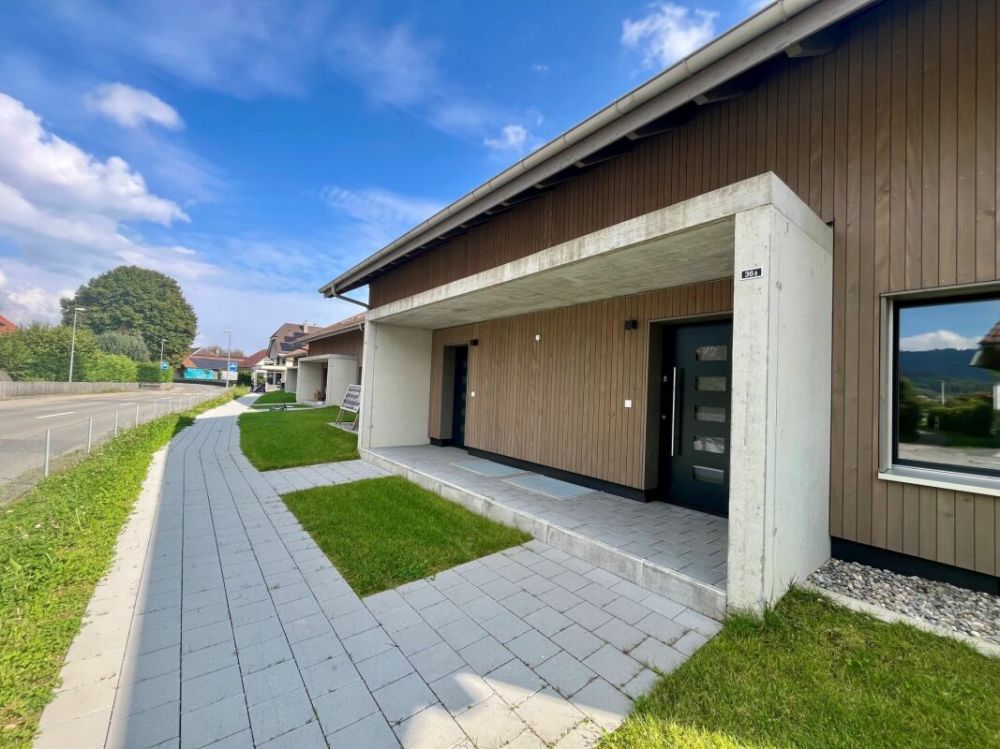 Topmodernes 5,5-Zimmer-Doppel-EFH in Schwadernau BE - Aussenimpressionen