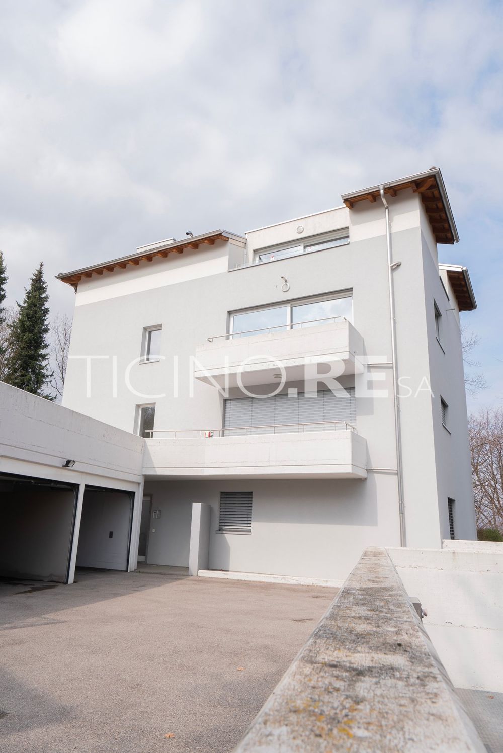 Moderno appartamento di 4.5 locali con ampia terrazza  a Lugano-Breganzona -  Bild 1