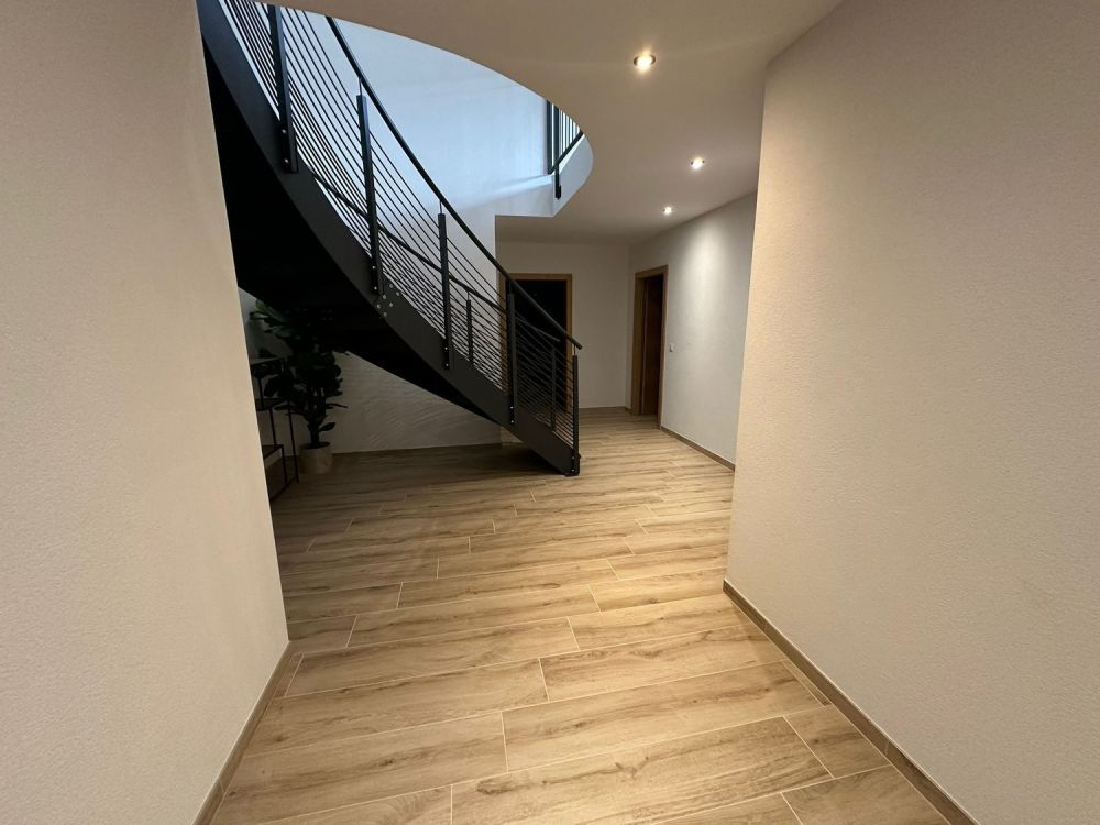 Exklusives Neubau-Chalet mit atemberaubendem Ausblick in Crans-Montana -  Bild 3