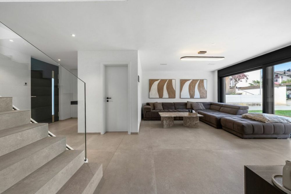 Exklusives Einfamilienhaus mit Pool, Smarthome und luxuriöser Ausstattung -  Bild 4