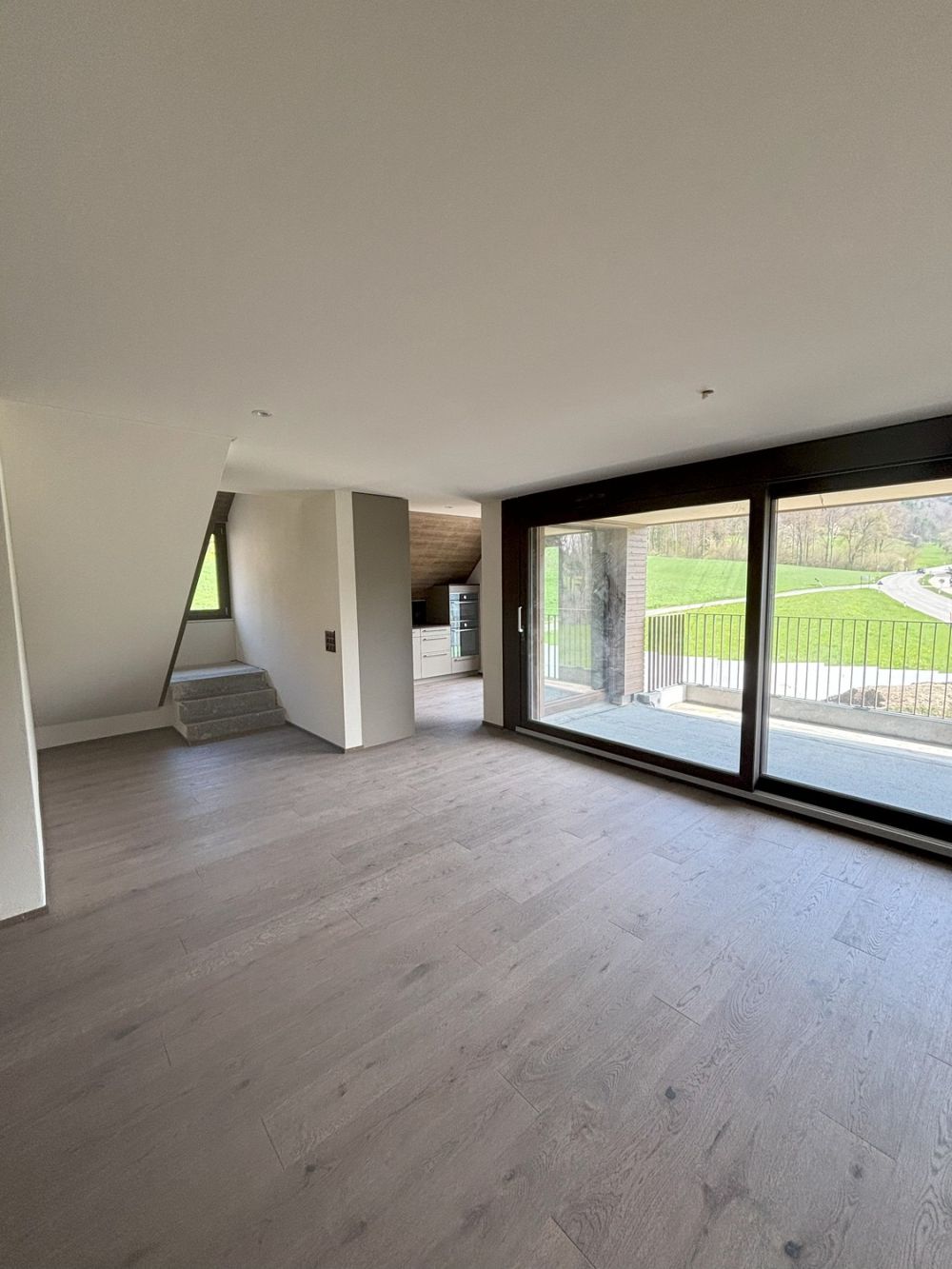 Neue 4.5 Zimmer-Maisonette-Wohnung mit charmanter Atmosphäre -  Bild 1
