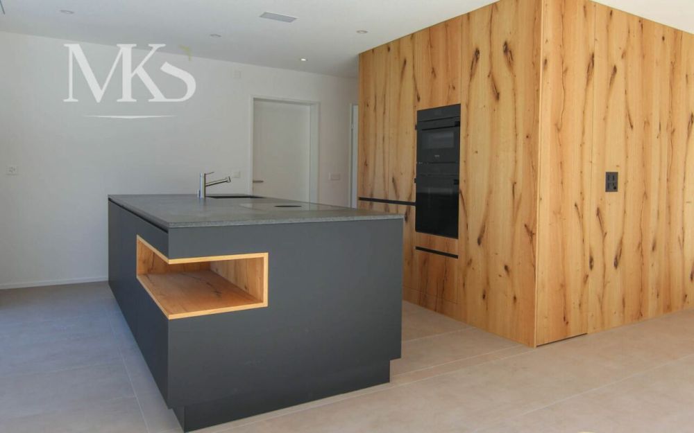 Wohnen mit Weitblick - grosszügige und gemütliche 4.5-Zimmer-Attikawohnung - Eichenholz