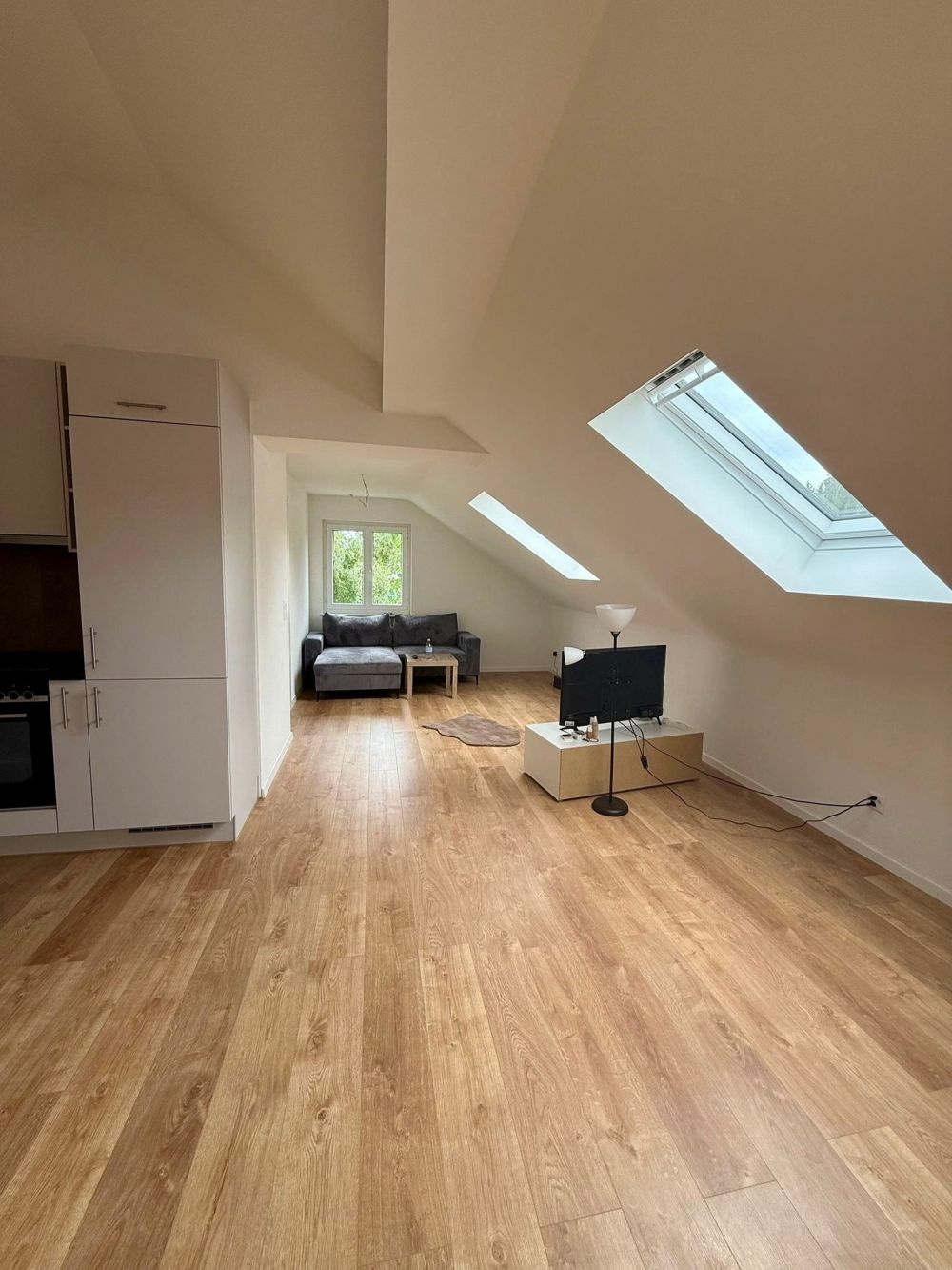 Moderne 2-Zimmer-Dachwohnung in ruhiger Lage von Seuzach -  Bild 4