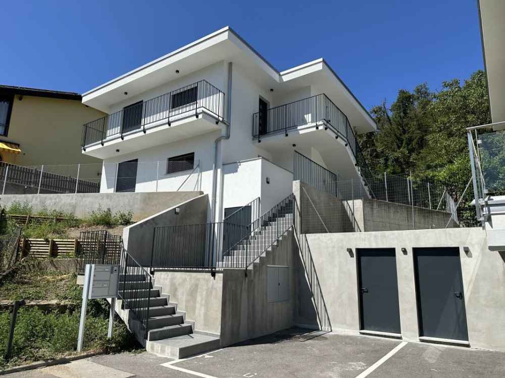 Neue und moderne 3.5-Zimmer-Wohnung mit eigenem Garten und Terrasse in Mendrisio Arzo -  Bild 1