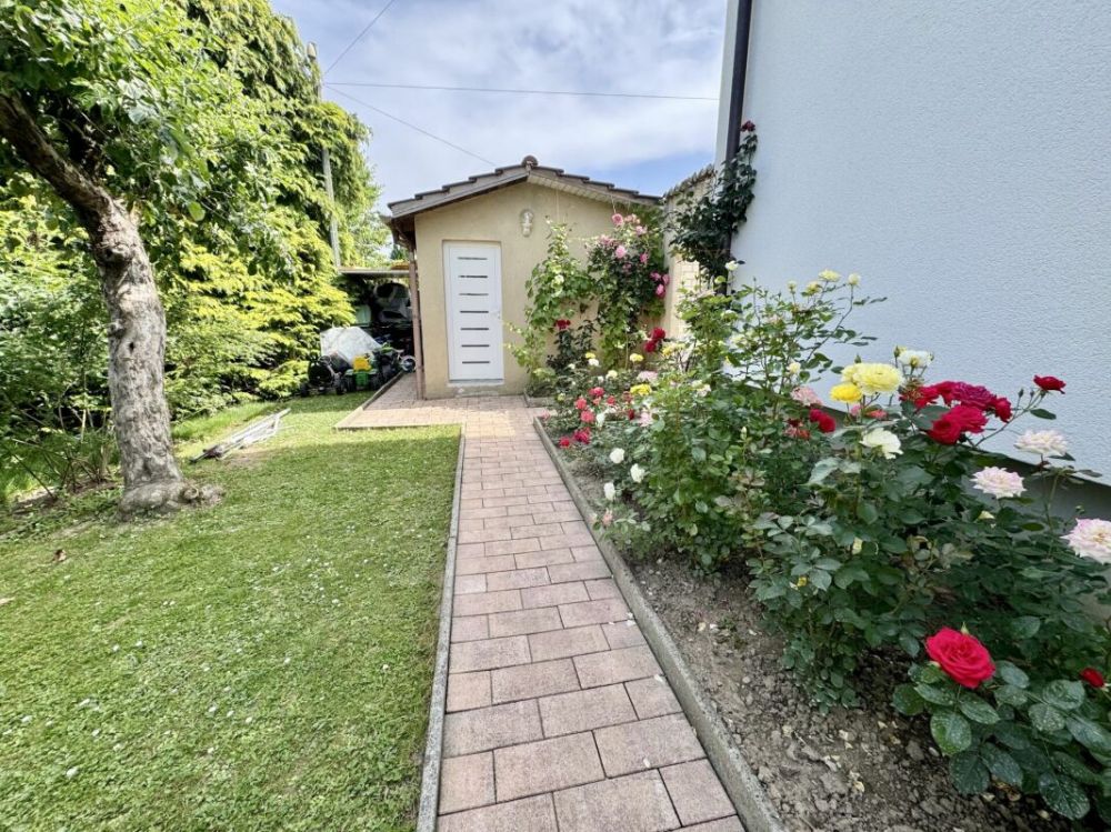 Mehrgenerationenhaus an ruhiger Lage - mit vielseitigem Schopf - Bild 3