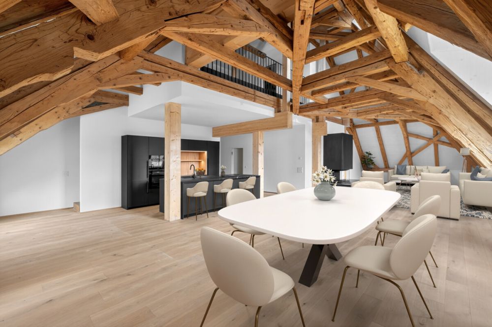 Zizers: Dachmaisonette mit Schlossambiente - Titelbild