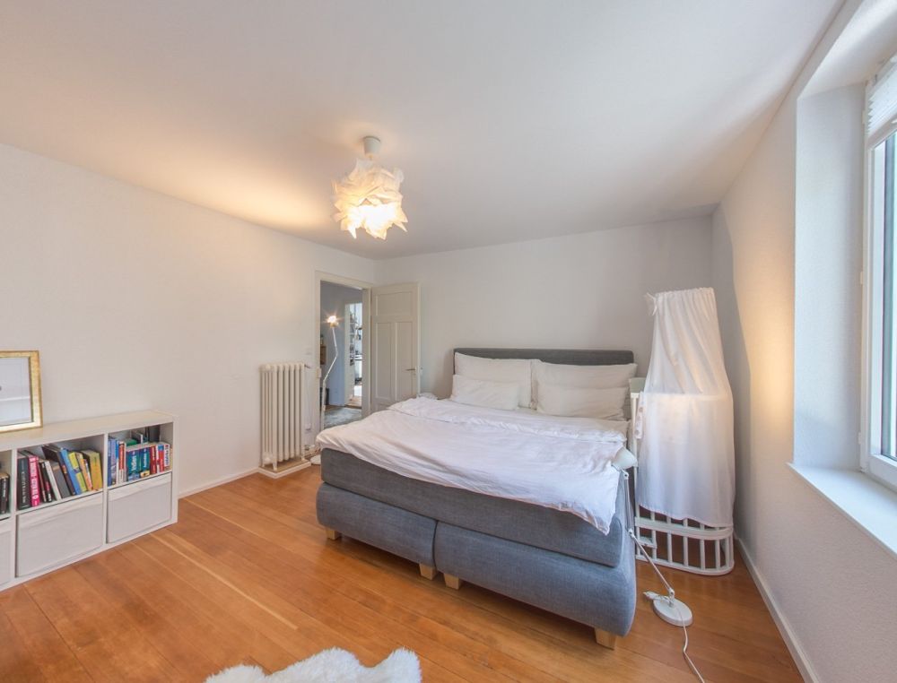 Altbau trifft Neubau: 4.5-Zimmer-Wohnung in Kreuzlingen mit Balkon und Parkplatz - Zimmer 3 mit Master Bathroom