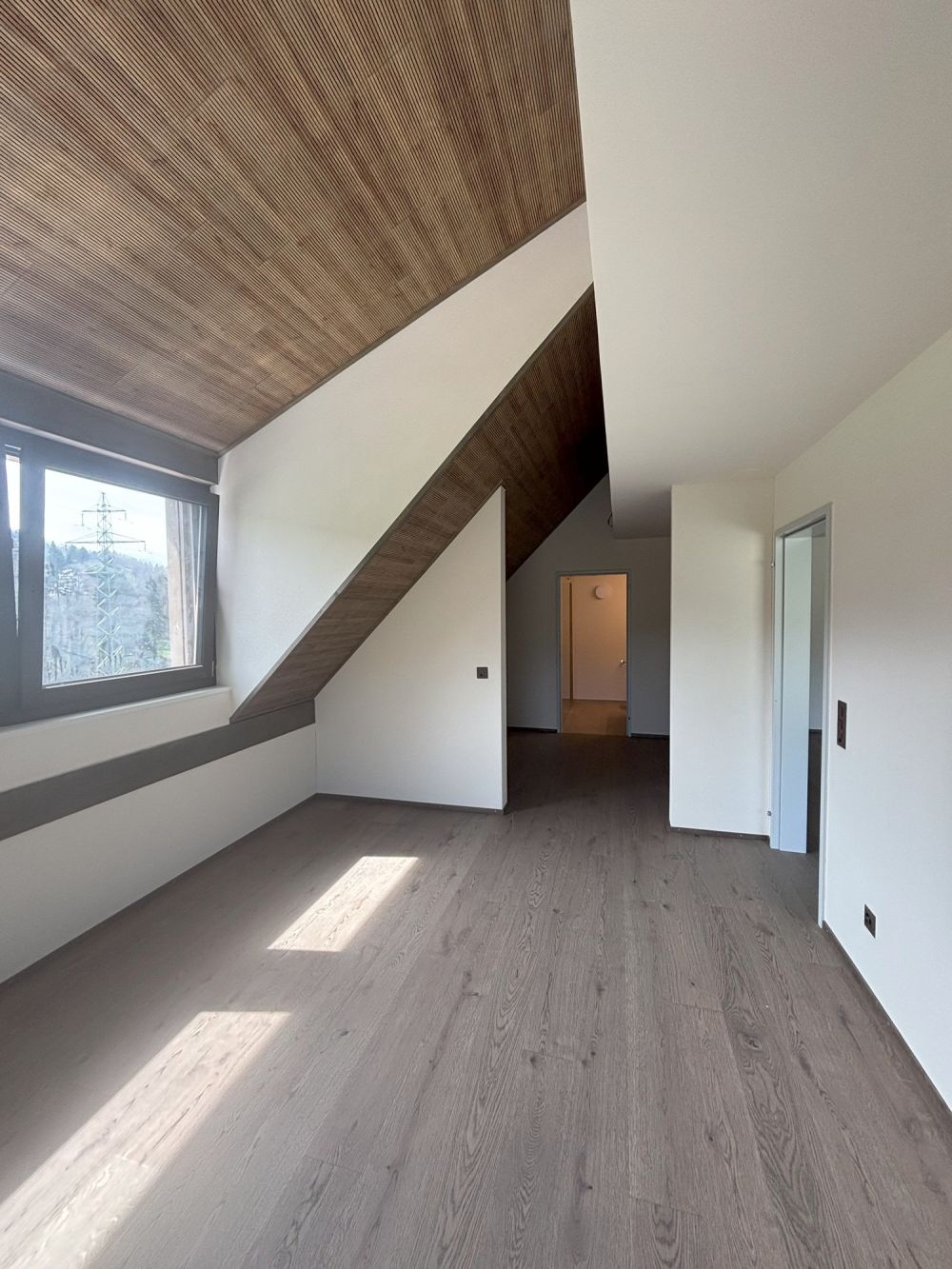 Neue 4.5 Zimmer-Maisonette-Wohnung mit charmanter Atmosphäre -  Bild 5