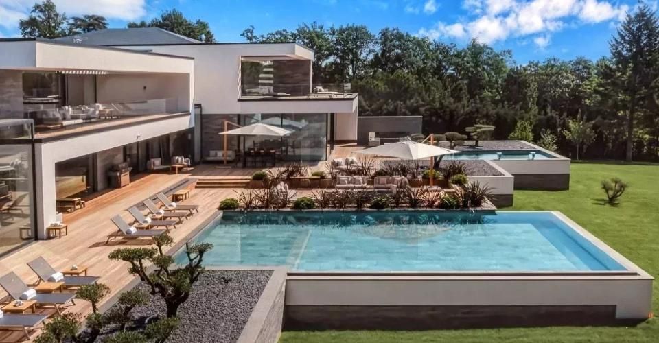Grande Villa ? Retraite contemporaine ultra-privée aux portes de Genèv - Villa 20 pièces - image - 1