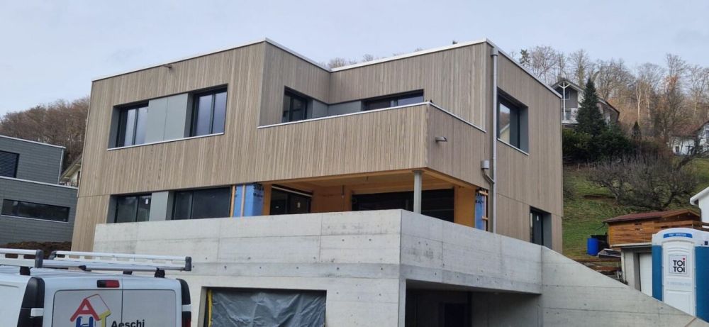 Hochqualitatives 4.5-Zi. EFH - Garten mit Weitsicht, Carport + PP, 3 Nasszellen - Bild 1