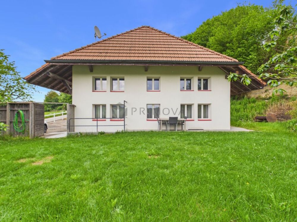 Platzwunder in Grasswil mit 4.5 Zimmern und zusätzlich 160 m² vorbereitetem Dachstock -  Bild 1