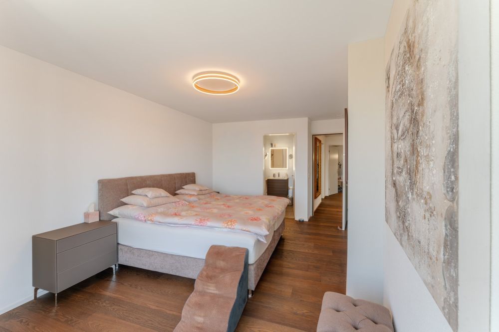 Familienfreundliche 5½ Zimmer-Minergie-Maisonette mit 2 Garagenplätzen im exklusiven Ausbaustandard -  Bild 13