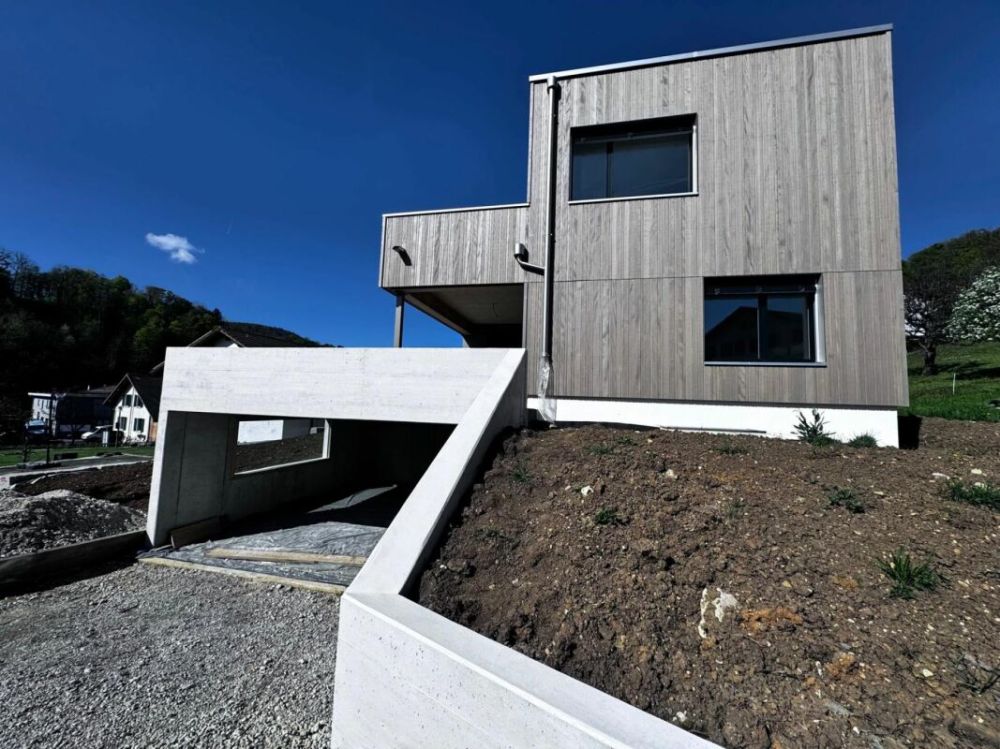 Hochqualitatives 4.5-Zi. EFH - Garten mit Weitsicht, Carport + PP, 3 Nasszellen -  Bild 1