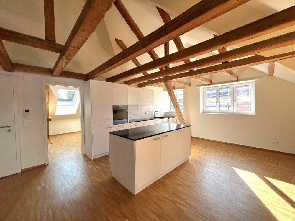 Moderne Dachwohnung mit Loggia an zentraler Lage -  Bild 2