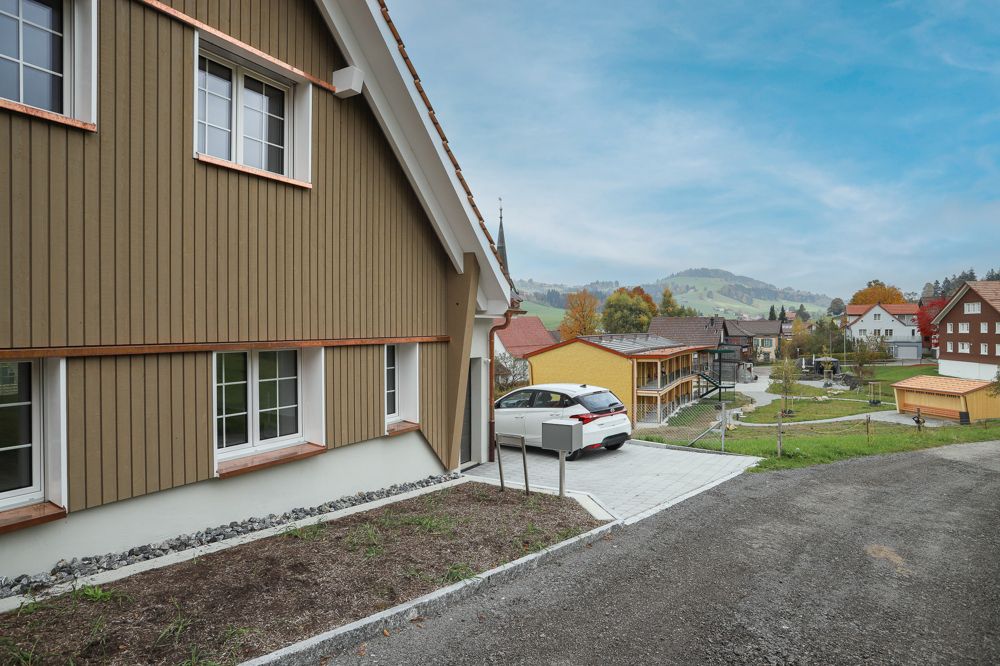 Moderner Neubau inmitten der Appenzeller Hügellandschaft - Draussen