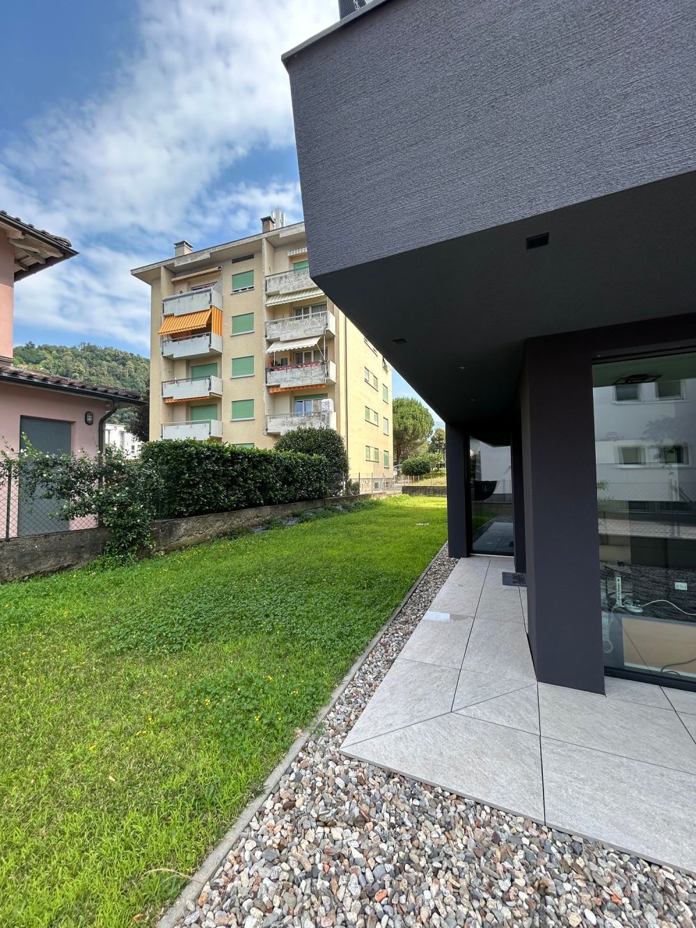CANOBBIO - MODERNES 4.5-ZIMMER-WOHNUNG MIT GARTEN ZUM VERKAUF -  Bild 11