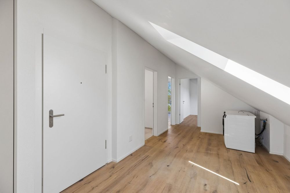 Moderne 3.5-Zimmer-Dachwohnung - lichtdurchflutet & einladend -  Bild 9