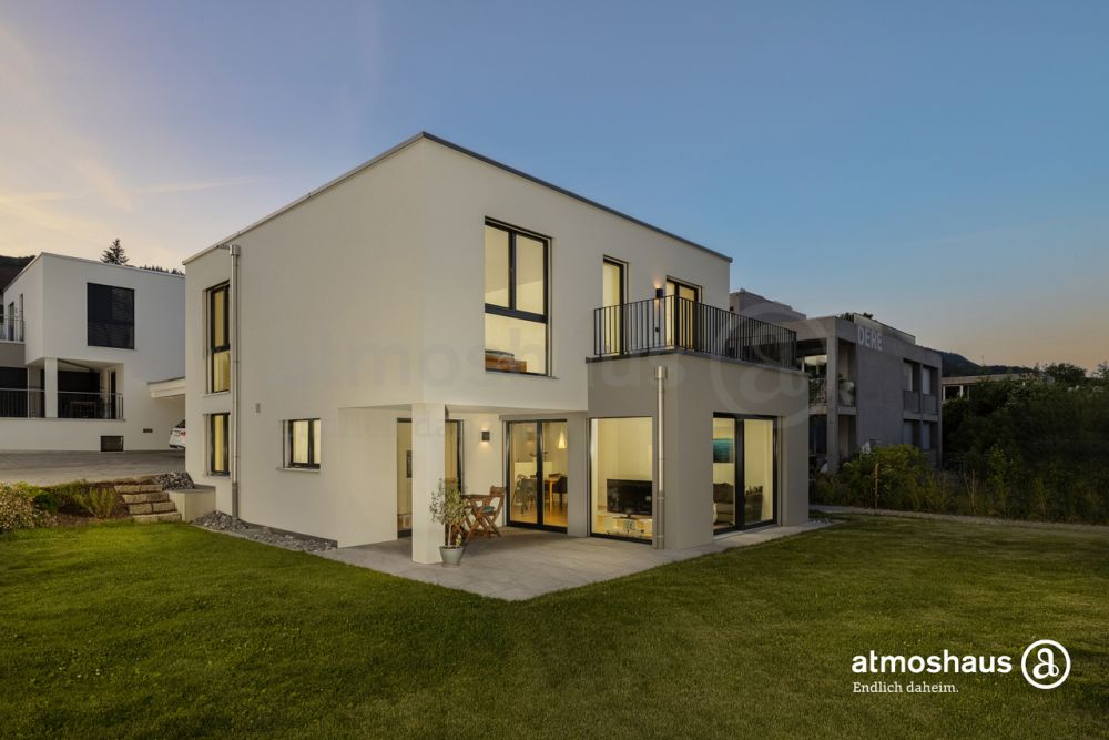 Charmantes Zweifamilienhaus: Modern, Sonniger Sitzplatz, mit Weitblick - Bild 1