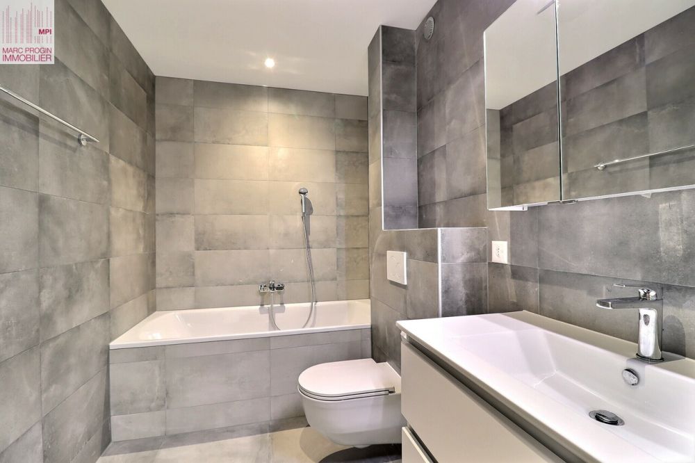 Letztes 5.5-Zimmer-Apartment in kleiner PPE in landwirtschaftlicher Zone - Salle d'eau