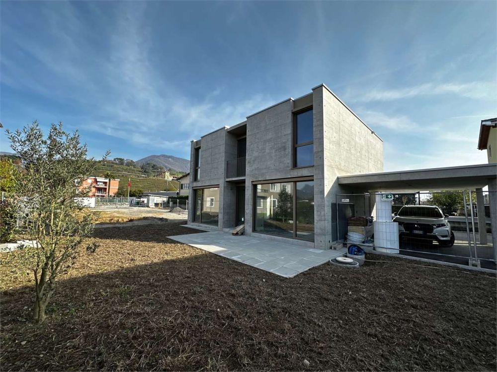 NUOVA ED AMPIA VILLA CON GIARDINO -  Bild 1