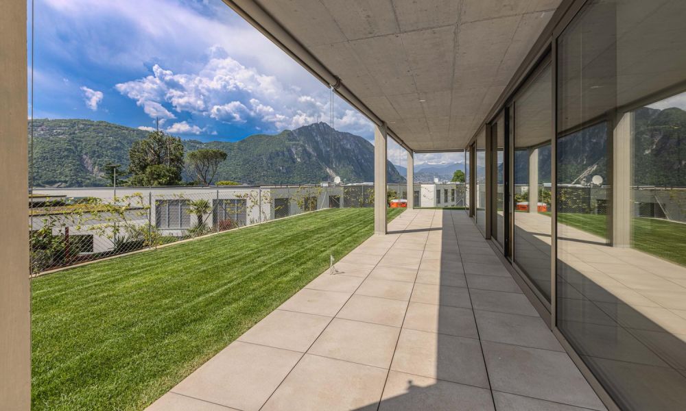 STUPENDO E MODERNO 2.5 CON GIARDINO E VISTA LAGO A BISSONE -  Bild 1