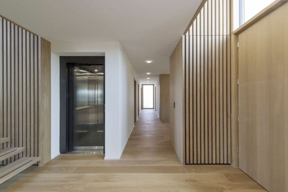 Luxuriöse 6.5-Zimmer-Villa mit herrlichem Garten, Poolanlage und Koi-Teich - Bild 1