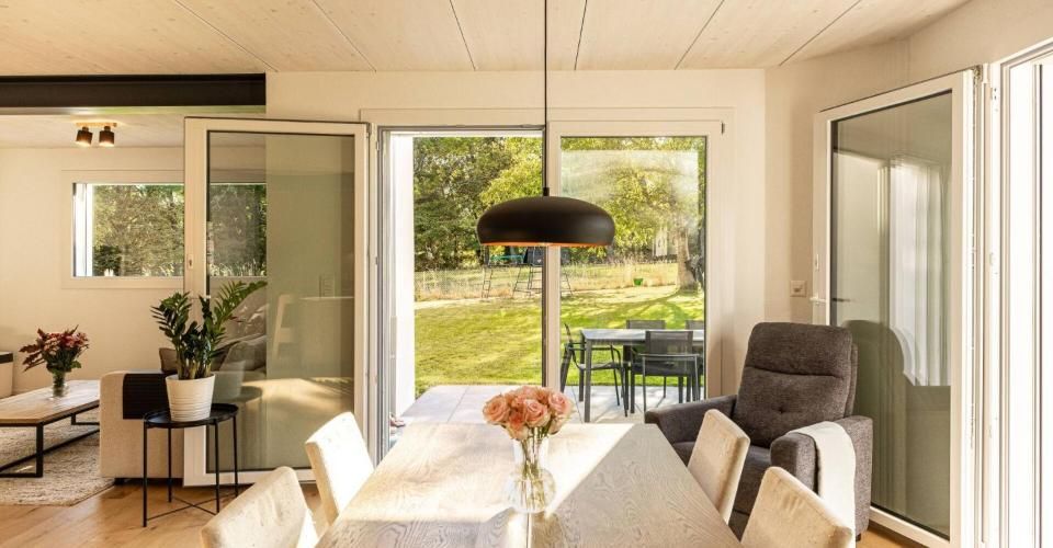 Magnifique villa jumelle dans un écrin de verdure - Maison jumelée 5.5 pièces - image - 1