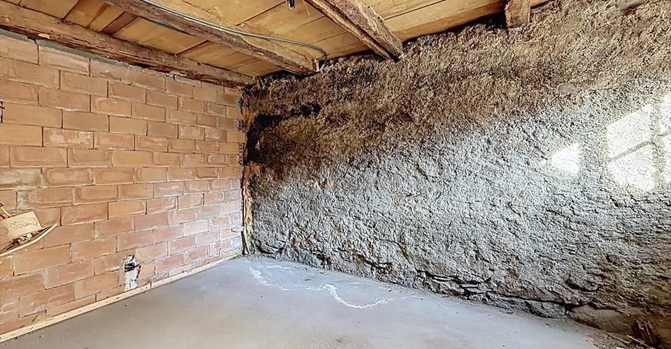 Chalet à rénover – L'âme d'une grange alpine à Sarreyer - Maison jumelée 4.5 pièces - image - 12