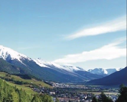 Enchanting Alpine Residence with Panoramic Views -  Bild 1