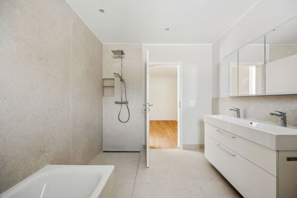 Grosszügige 4.5-Zimmer-Wohnung an sonniger Hanglage - Bild 9