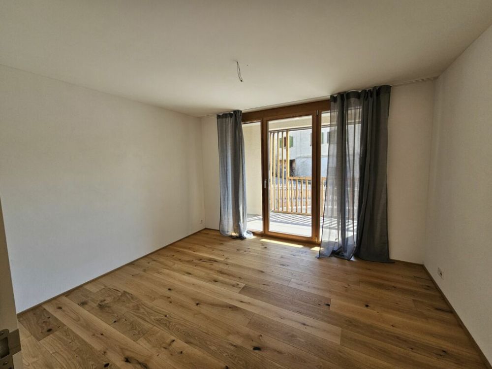 Moderne 4.5 Zimmer-Wohnung in Tomils -  Bild 4