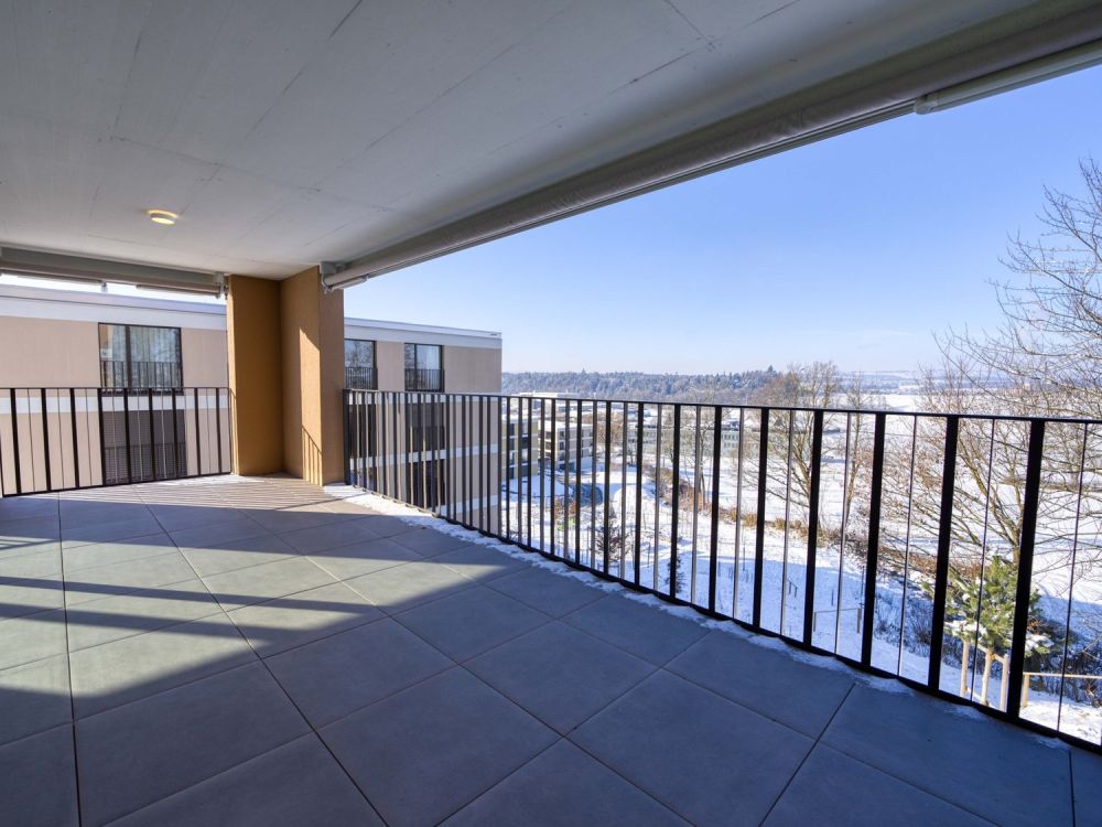 Premium 4.5-Zimmer Etagenwohnung mit schöner Aussicht - Südwestlich ausgerichteter Balkon mit Abendsonne