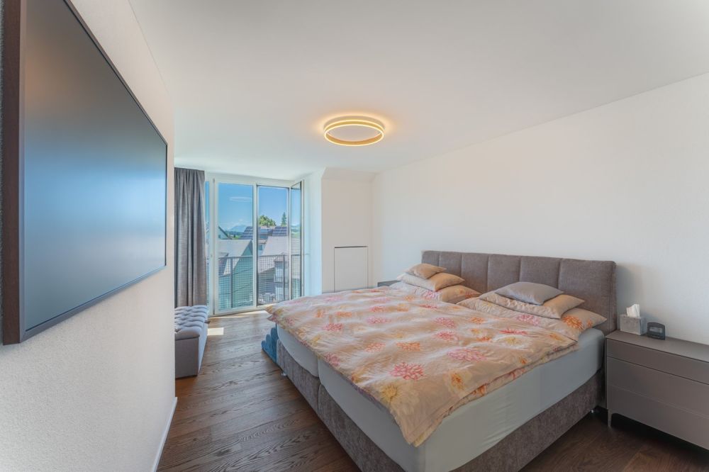 Familienfreundliche 5½ Zimmer-Minergie-Maisonette mit 2 Garagenplätzen im exklusiven Ausbaustandard -  Bild 12
