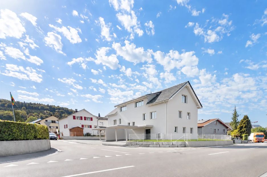 Linkes 6.5-Zimmer-Doppeleinfamilienhaus – ruhiger gelegen & zusätzliche Parkfläche -  Bild 2
