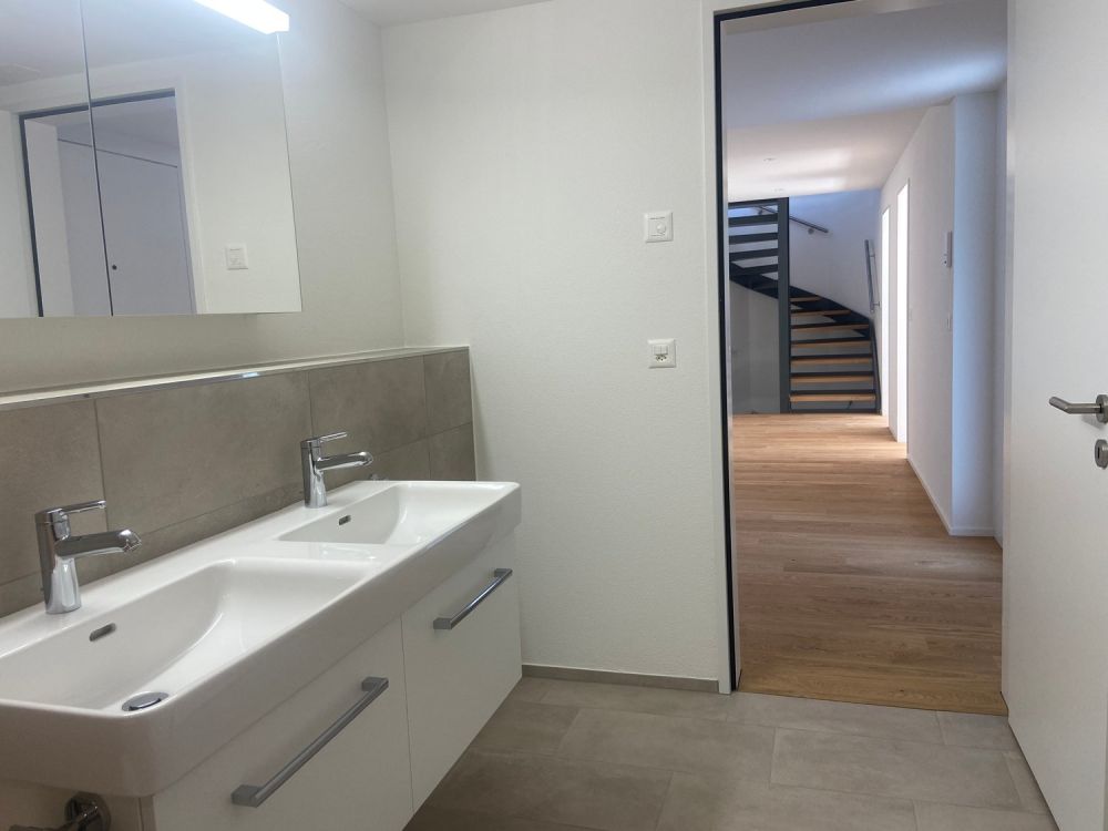 4.5-Zimmer-Doppeleinfamilienhaus an einzigartiger Hanlage -  Bild 12