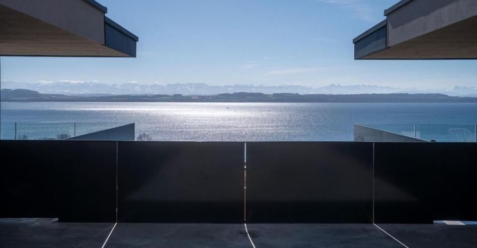 Appartement de 4.5 pièces avec vue imprenable sur le lac et les Alpes à Hauterive - Appartement 4.5 pièces - image - 4