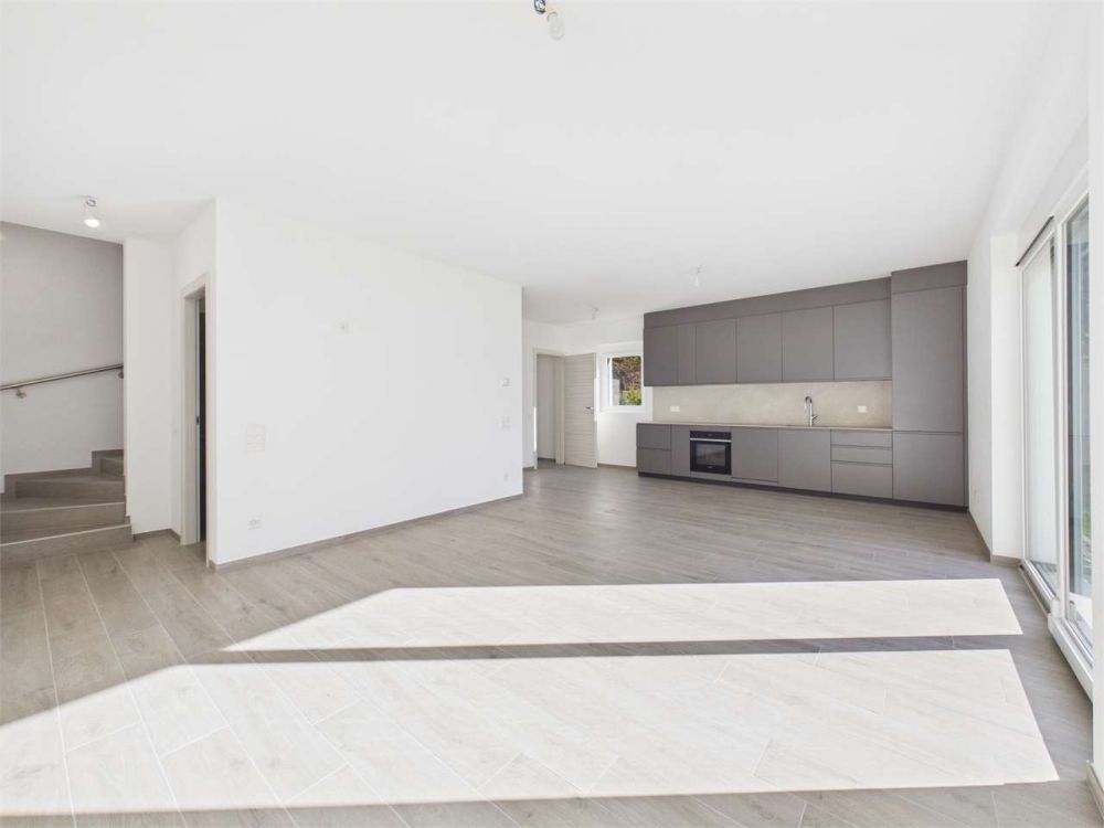 Nuova villa immersa nel verde a Sant'Antonino - Bild 4