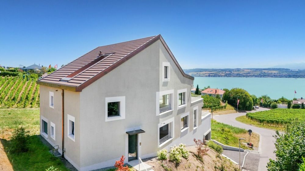 Exklusive 4.5 Zimmer Neubau Terrassenwohnung mit atemberaubender Weitsicht über den Murtensee -  Bild 13