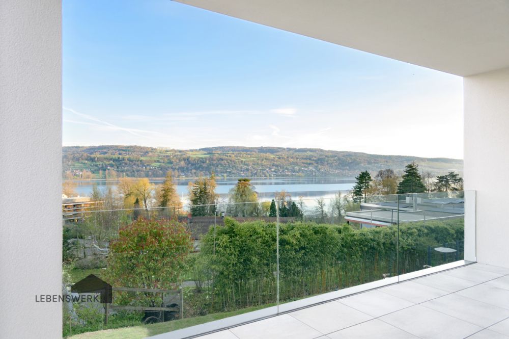 Zuhause am Untersee - für Menschen, die einfach wohnen wollen. Nahe St - Der Sonnenplatz mit Seesicht. Blick in die Natur  und auf den glitzernden Untersee