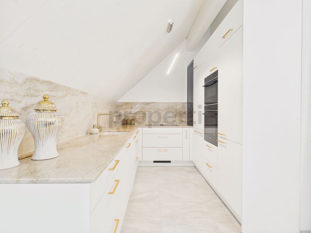 Ankommen, wohlfühlen, zuhause sein - charmante 6.5 Zimmer Maisonette auf zwei Ebenen - Image 2