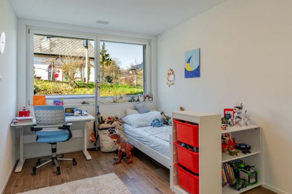 Exklusive 5.5 Z' Maisonette-Wohnung mit verglastem Balkon, Weitsicht und 2 EHP's -  Bild 4