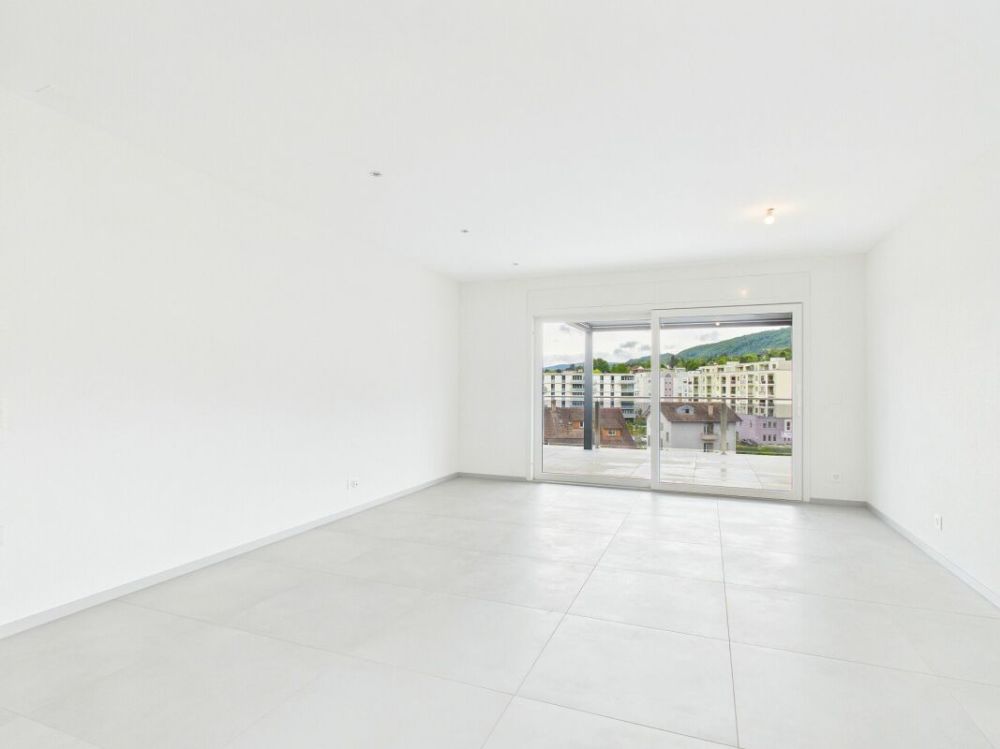 Stilvolle Attikawohnung mit grosser Terrasse und exklusiver Wohnkomfort in Delémont - Wohnbereich