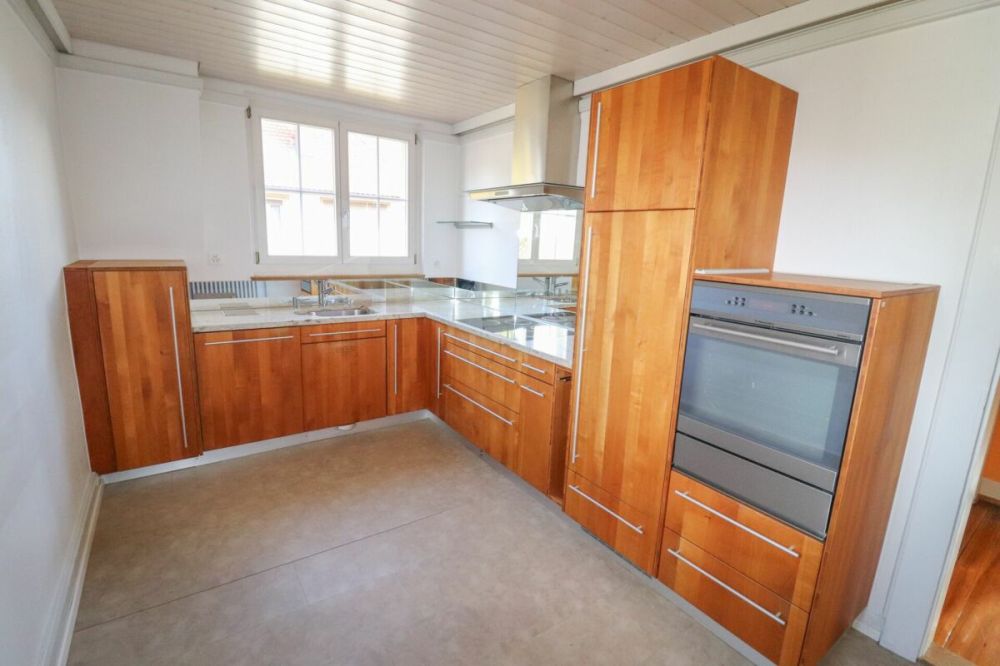 8.5-Zi-Haus, auch als Mehrgenerationenhaus nutzbar, auf 1'441 m2 Land mit Baulandreserve -  Bild 12